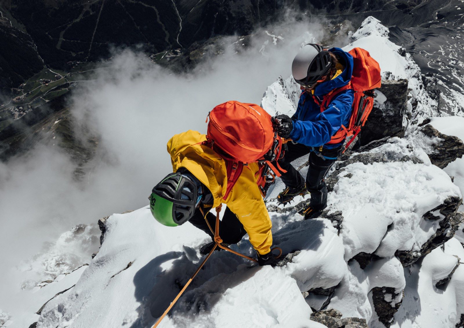 Gabriel Tschurtschenthaler, alpinista altoatesino ipovedente, in cordata durante la scalata del Re Ortles Gabriel Tschurtschenthaler, alpinista altoatesino ipovedente, in cordata durante la scalata del Re Ortles
